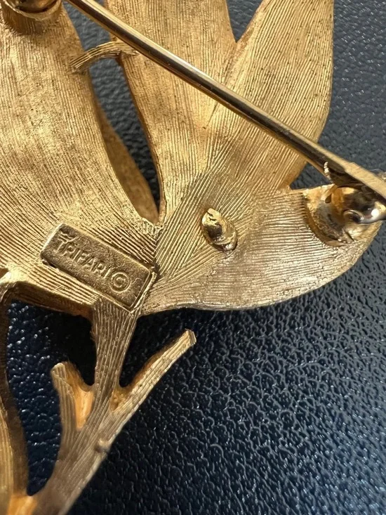 Crown Trifari Gold Tone Flower Brooch - Picture 6 of 6